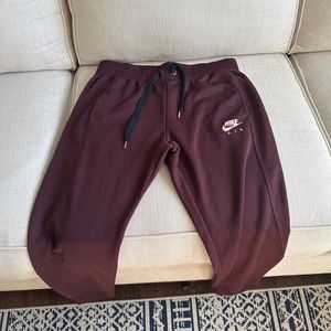 Nike woman’s sweatpants